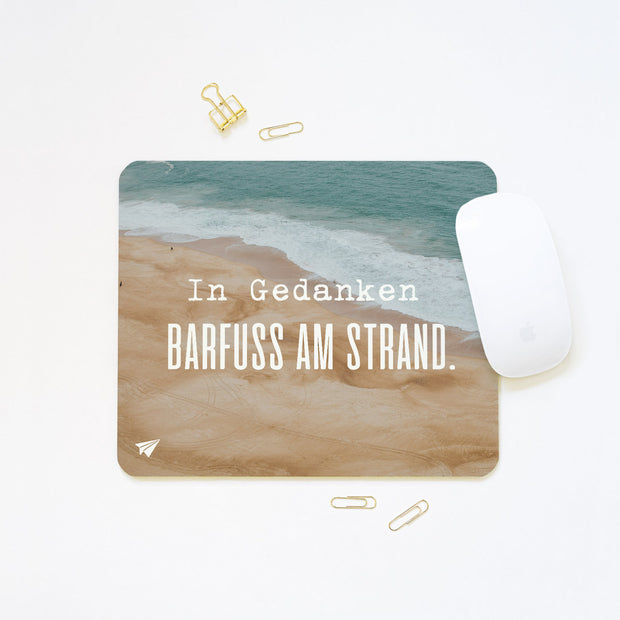 Barfuß am Strand - Mousepad