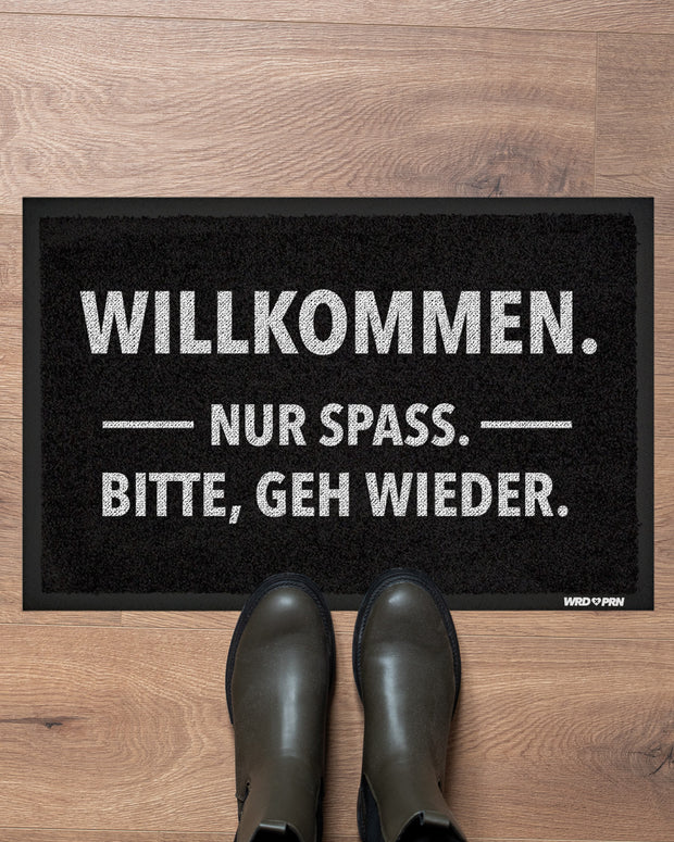 Willkommen. Nur spaß. - Fußmatte